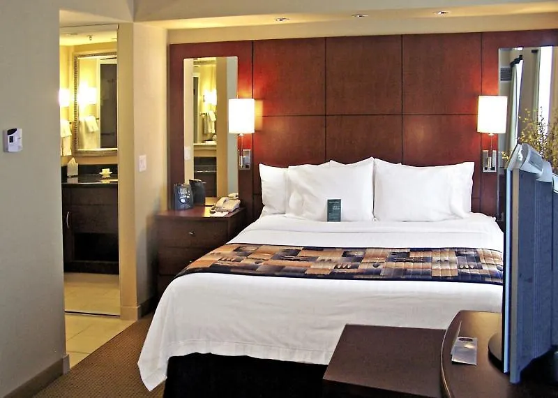 Residence Inn By Marriott Toronto Downtown / Entertainment District 4*,